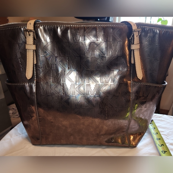 MICHAEL Michael Kors Handbags - Michael Kors Metallic bag.
